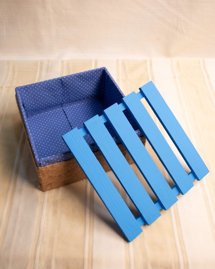 Blue slatted-lid crate basket