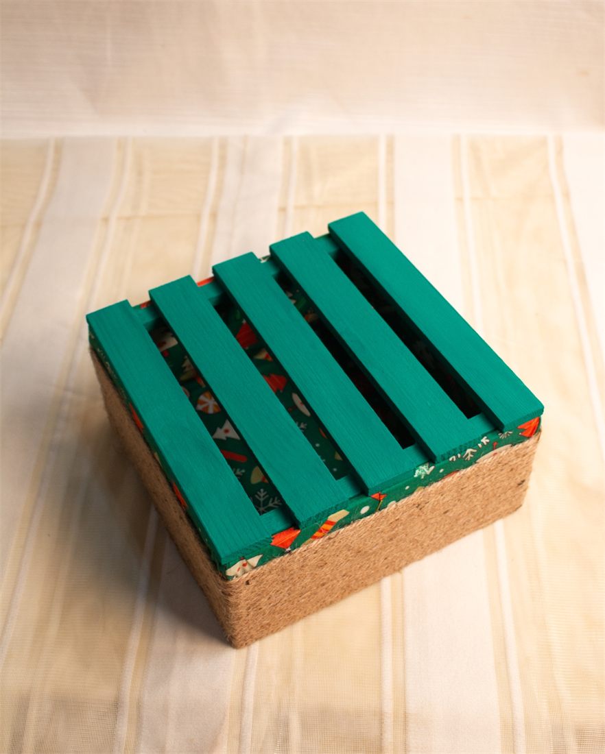 Green slatted-lid crate basket